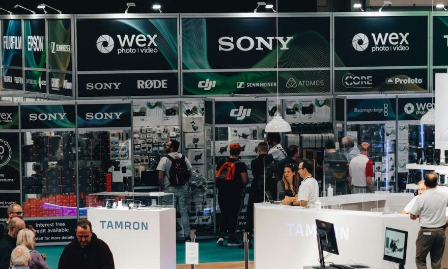 Stands dans un salon d'exposition