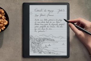 La Kindle Scribe en utilisation avec un stylet