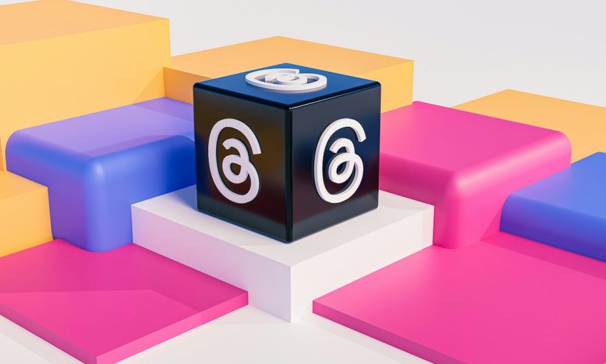 Logo Threads sur cube en 3D