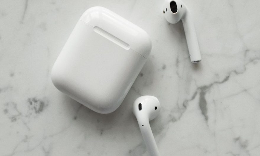 charger le boîtier des airpods 