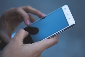 contrôler un smartphone samsung avec un écran noir