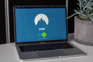 Utiliser un VPN pour IPTV les réglages à connaître pour éviter les coupures