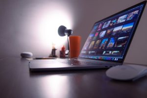 Suivez ces instructions quand vous nettoyez un écran QD-OLED