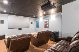 Comment installer un système home cinéma sans fil compatible Dolby Atmos