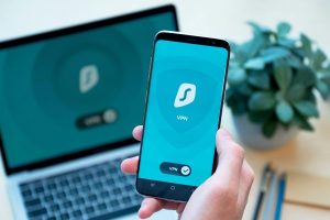 CyberGhost ou Surfshark pour le torrenting lequel fuit le moins