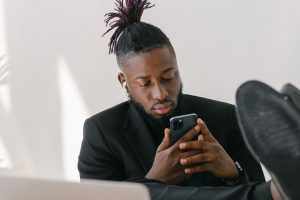 Quel smartphone 5G résiste aux chocs, à l’eau et à la poussière