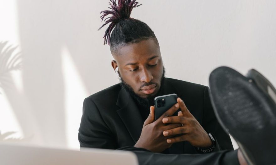 Quel smartphone 5G résiste aux chocs, à l’eau et à la poussière