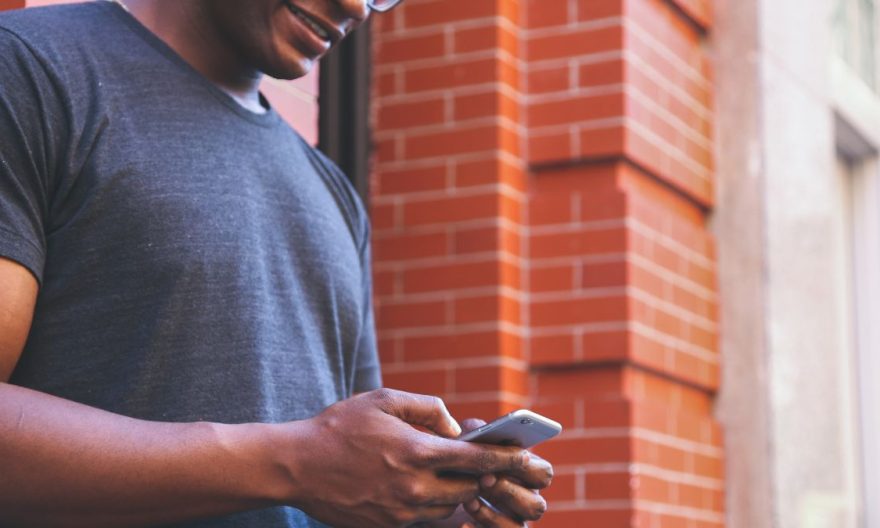iPhone SE 4 qui redémarre tout seul  Voilà ce que vous pouvez faire