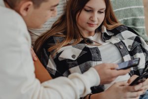 Pourquoi mettre à jour le firmware de votre smartphone protège vos données