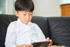 Comment activer et configurer le contrôle parental sur Android et iOS