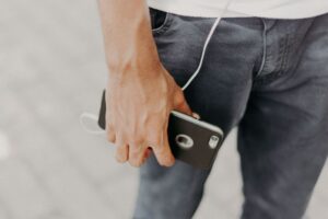 Vieux smartphones la nouvelle loi européenne va-t-elle les rendre obsolètes ou les sauver