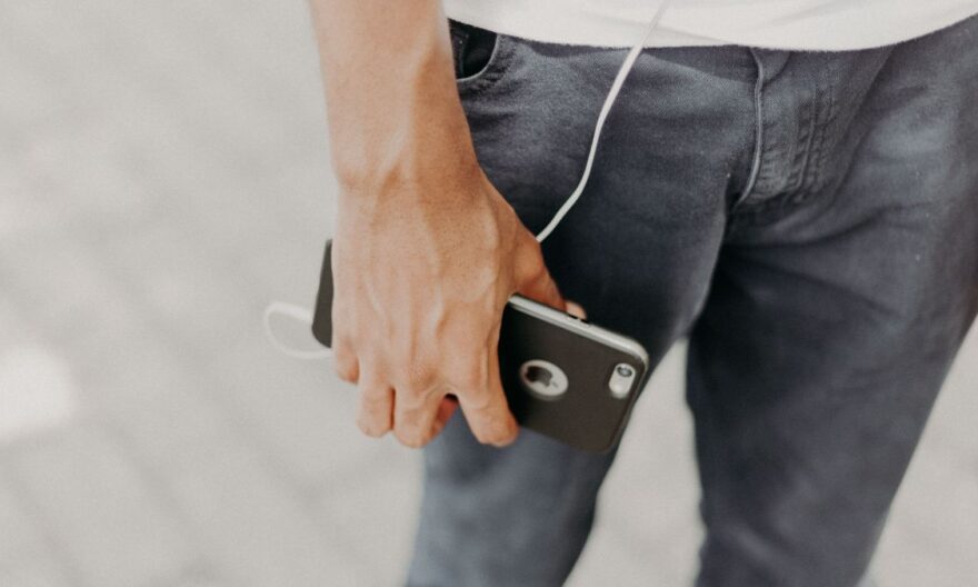 Vieux smartphones la nouvelle loi européenne va-t-elle les rendre obsolètes ou les sauver