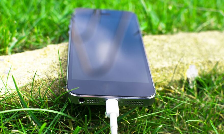 Chargeurs de smartphone pourquoi eviter les contrefaçons