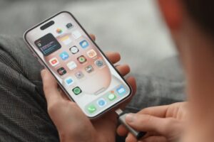 Comment transférer une eSIM Android vers un iPhone 15 sans QR code opérateur