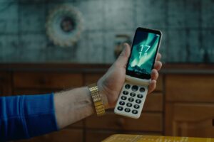 Top 5 des smartphones Doro pour seniors en 2026