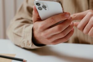 Combien coûte le remplacement de la batterie d'un iPhone 15 en 2026 ?
